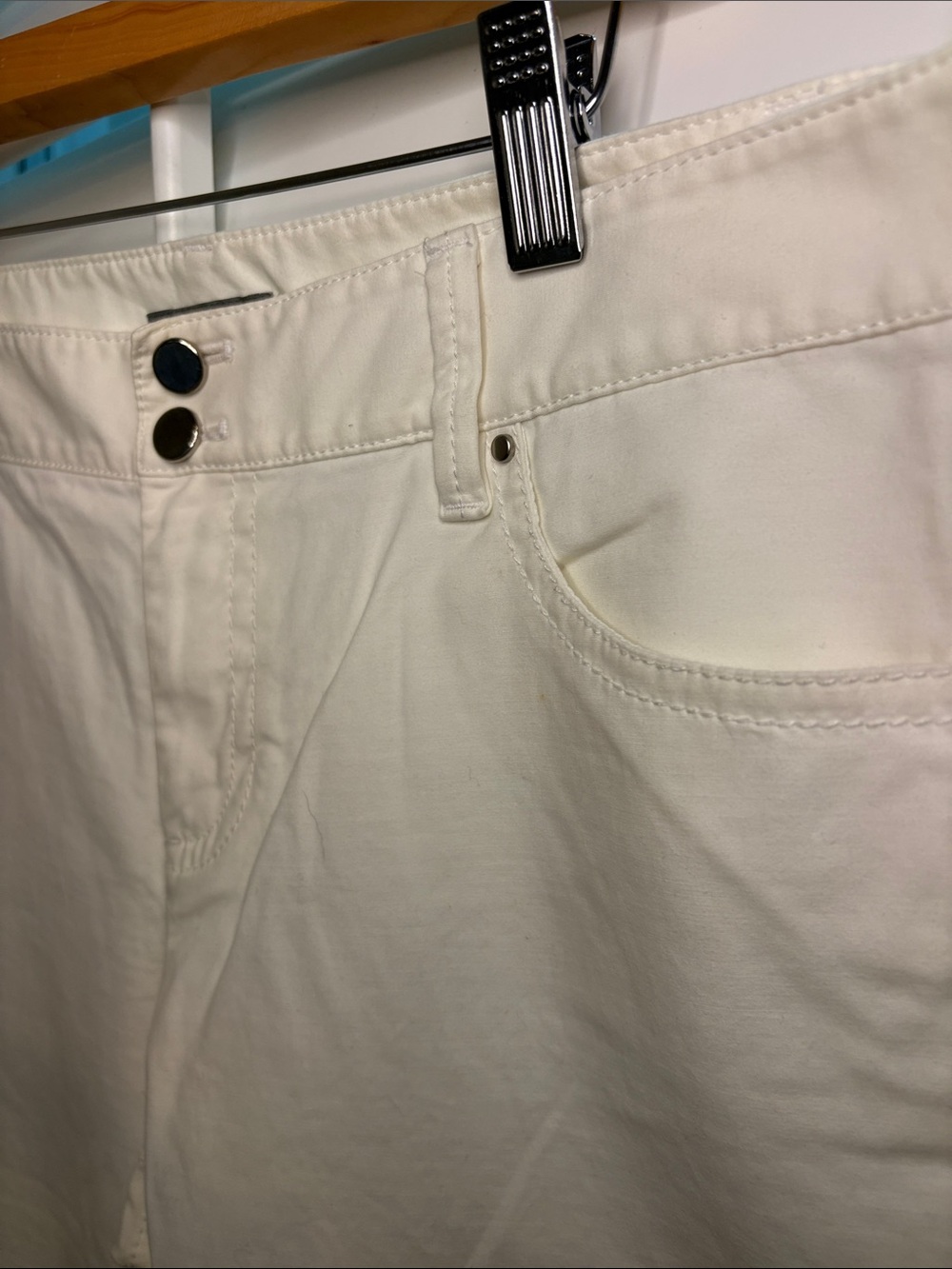 Ann Taylor Cream Straight-Leg Jeans 10P - Picture 4 of 7